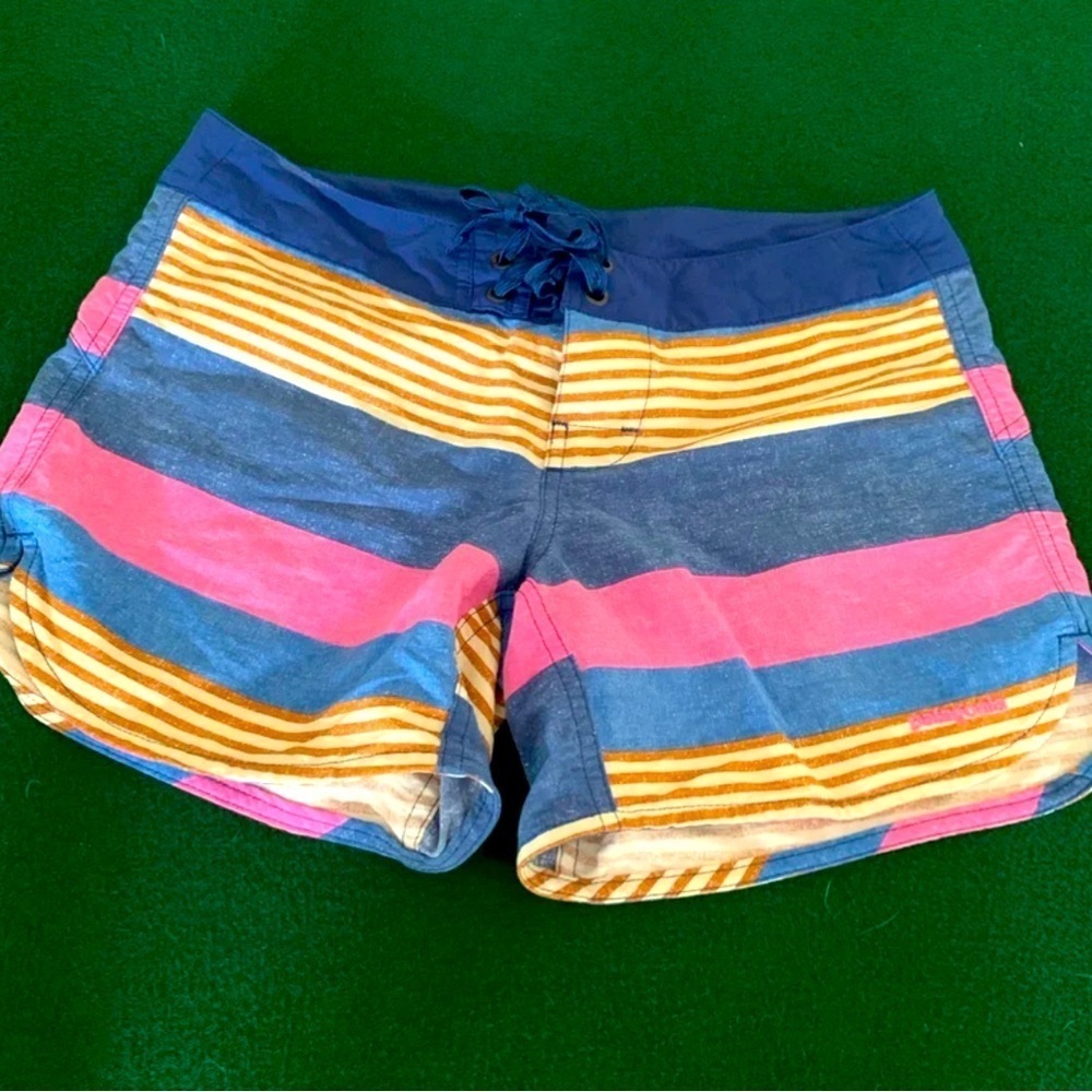 Patagonia 5" Wavefarer Board Shorts Fitz Stripe Pink/Navy Women’s Size2